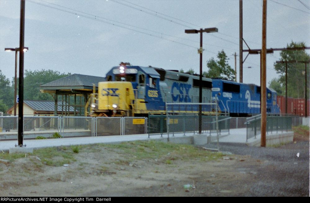 CSX 6235, 8684 on TV195